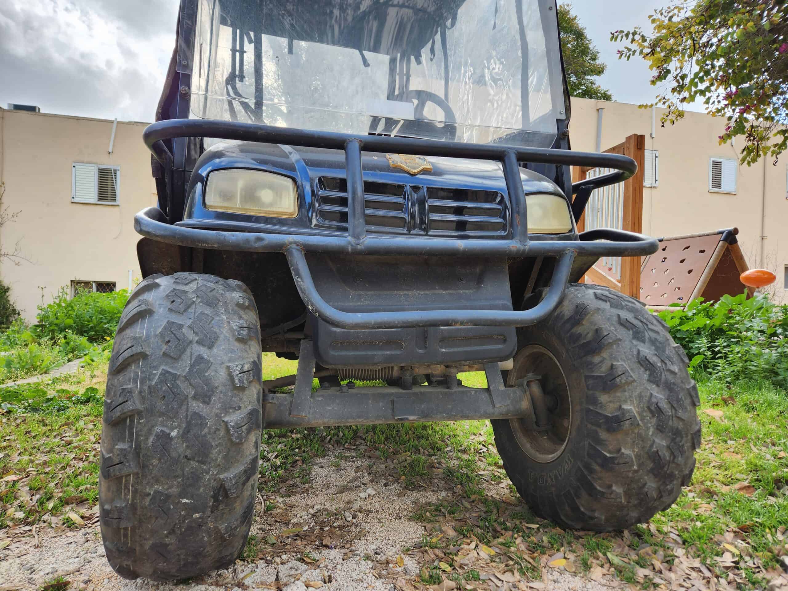 מרשל מוגבה עם גלגלי שטח במצב טוב