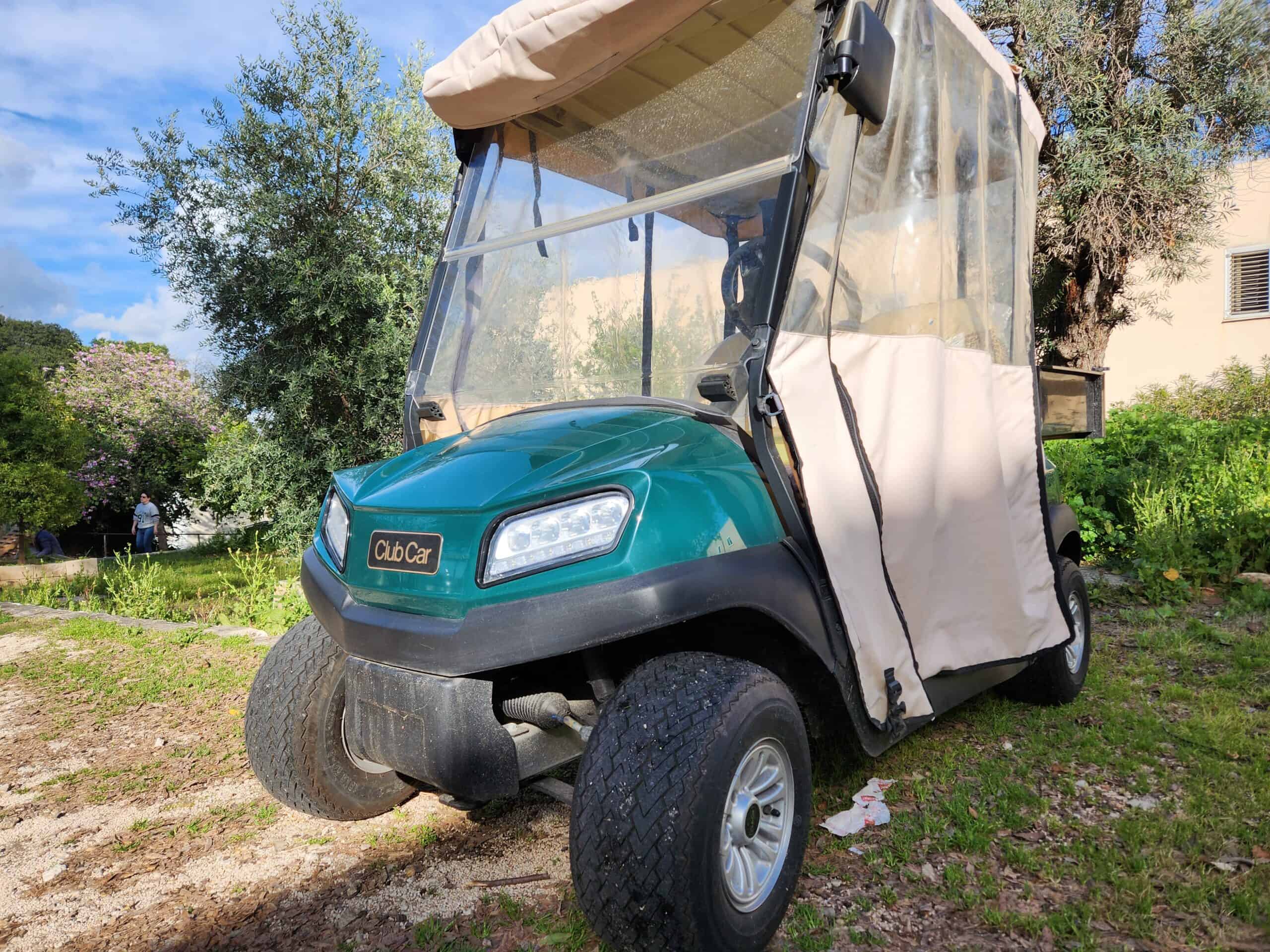 קלאב קאר עם ארגז אחורי כחדש