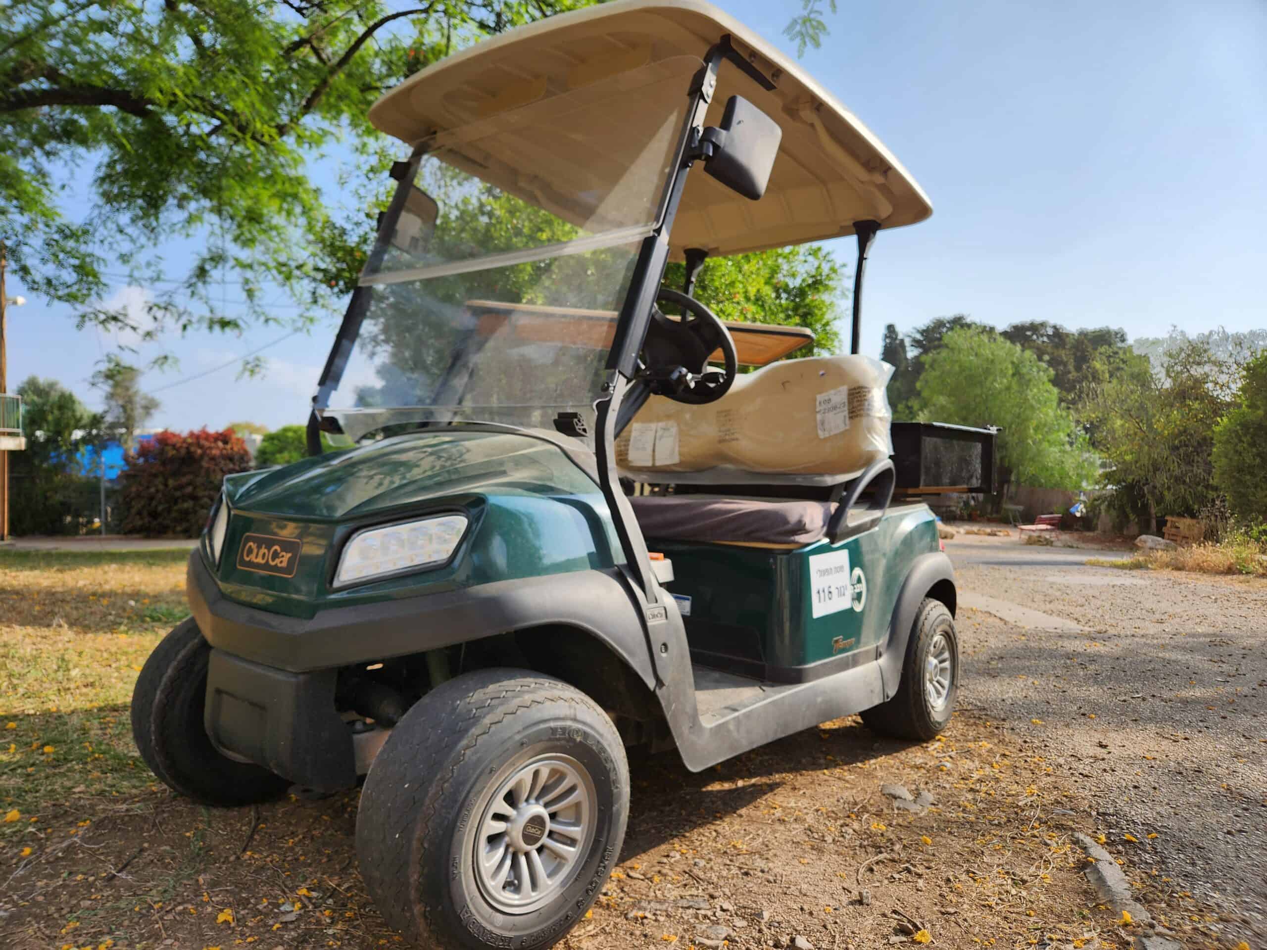 קלאב קאר עם ארגז אחורי כחדש