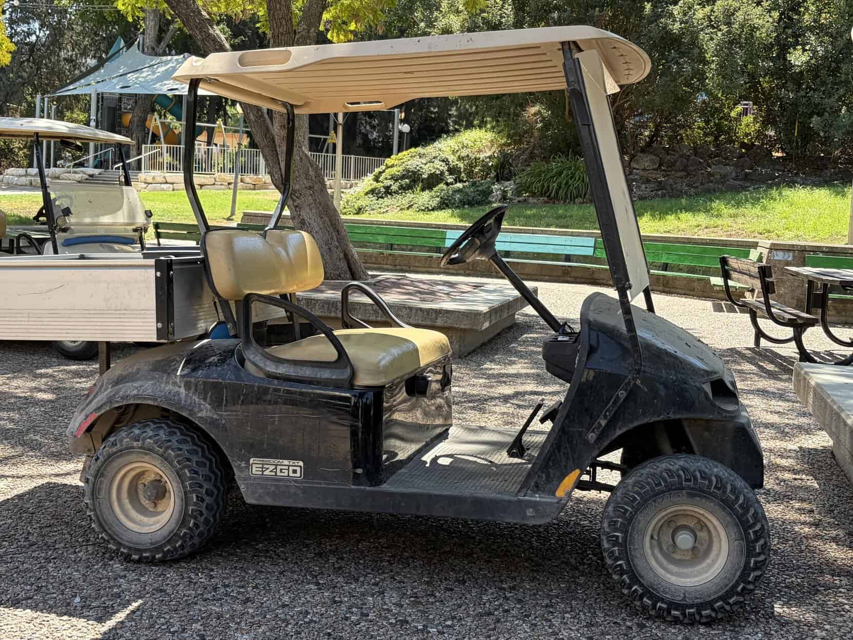 EZGO עם ארגז אחורי כחדש 2018 ברעננה
