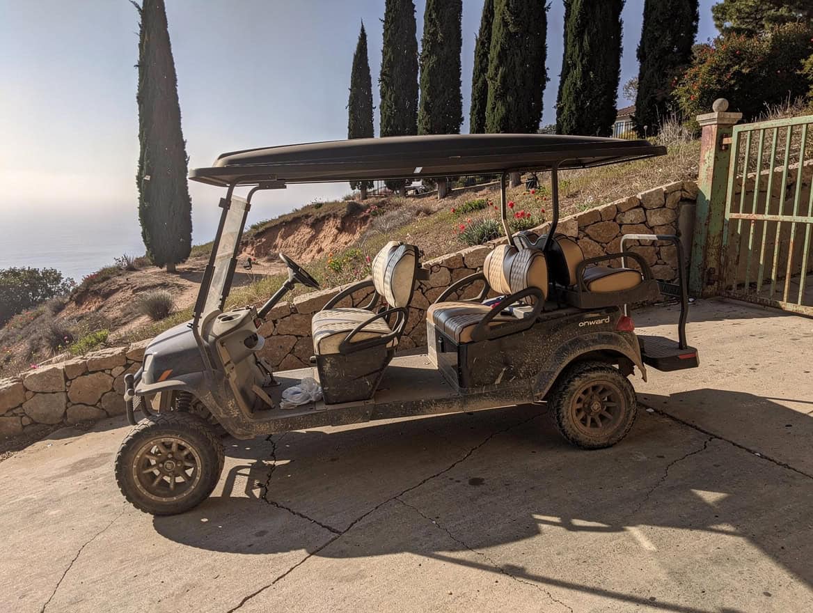 Club Car מוגבה עם גלגלי שטח במצב טוב